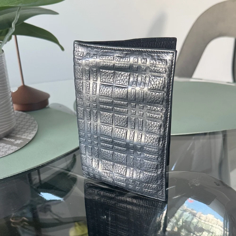 Burberry London Black Leather Passport Holder / Travel Document Wallet - Picture 4 of 7